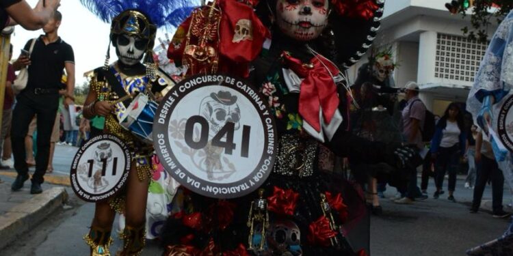 Américo Villarreal y María Santiago fortalecen tradiciones del Día de Muertos en Tamaulipas