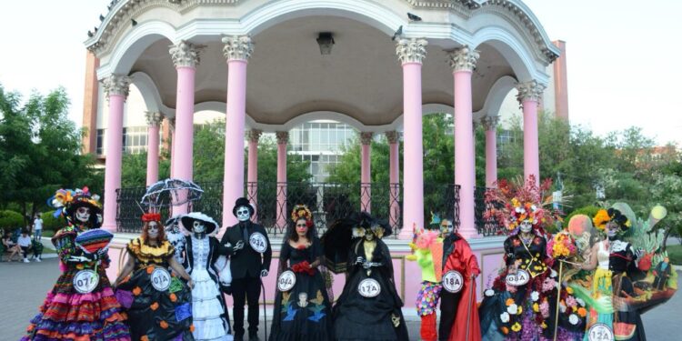 Américo Villarreal y María Santiago fortalecen tradiciones del Día de Muertos en Tamaulipas