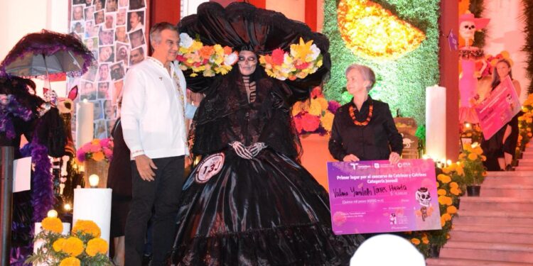 Américo Villarreal y María Santiago fortalecen tradiciones del Día de Muertos en Tamaulipas