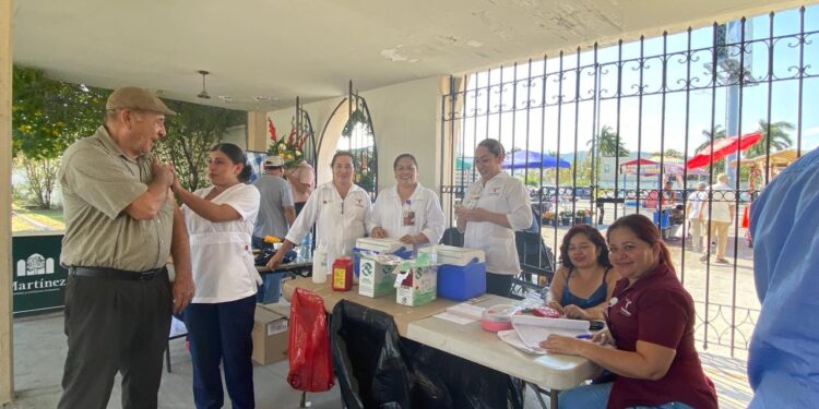 Victorenses entre flores y sepulcros para recordar a sus fieles difuntos