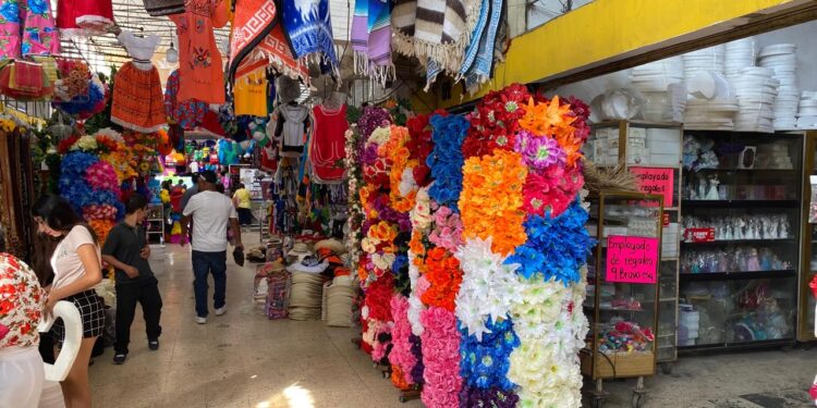 Victorenses entre flores y sepulcros para recordar a sus fieles difuntos
