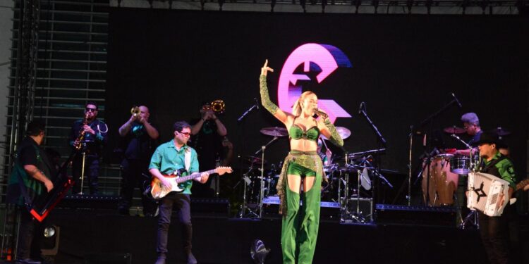 Bajan telón del XXII Festival en la Costa del Seno Mexicano; cierra al ritmo del grupo La Casetera