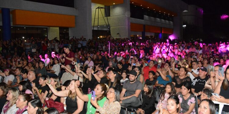 Bajan telón del XXII Festival en la Costa del Seno Mexicano; cierra al ritmo del grupo La Casetera