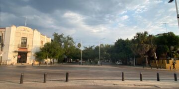 Luces y sombras del Paseo Alameda Francisco I. Madero (El 17) de Cd. Victoria, Tamaulipas