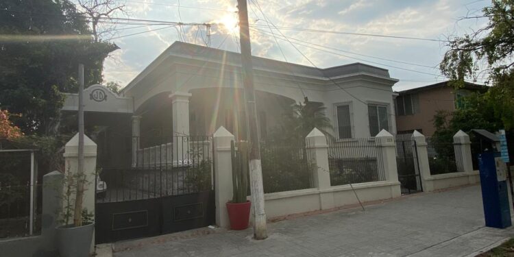 Luces y sombras del Paseo Alameda Francisco I. Madero (El 17) de Cd. Victoria, Tamaulipas