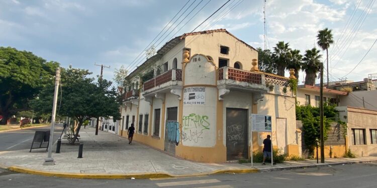 Luces y sombras del Paseo Alameda Francisco I. Madero (El 17) de Cd. Victoria, Tamaulipas