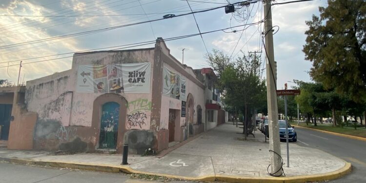 Luces y sombras del Paseo Alameda Francisco I. Madero (El 17) de Cd. Victoria, Tamaulipas