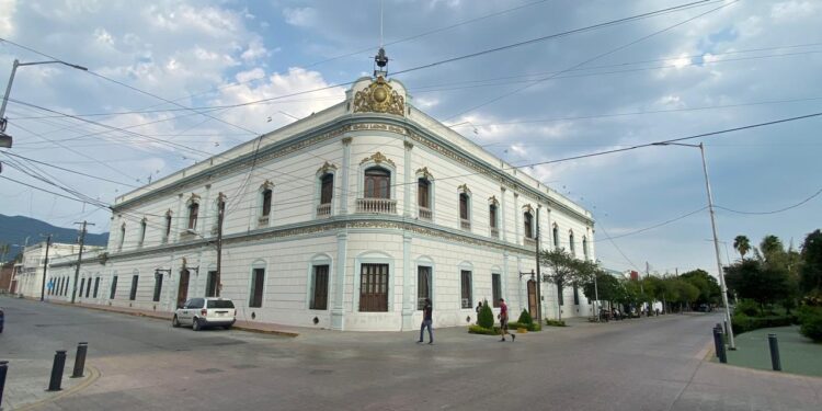 Luces y sombras del Paseo Alameda Francisco I. Madero (El 17) de Cd. Victoria, Tamaulipas
