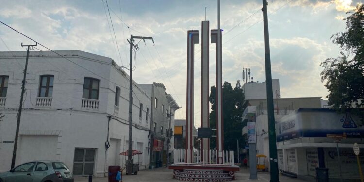 Luces y sombras del Paseo Alameda Francisco I. Madero (El 17) de Cd. Victoria, Tamaulipas