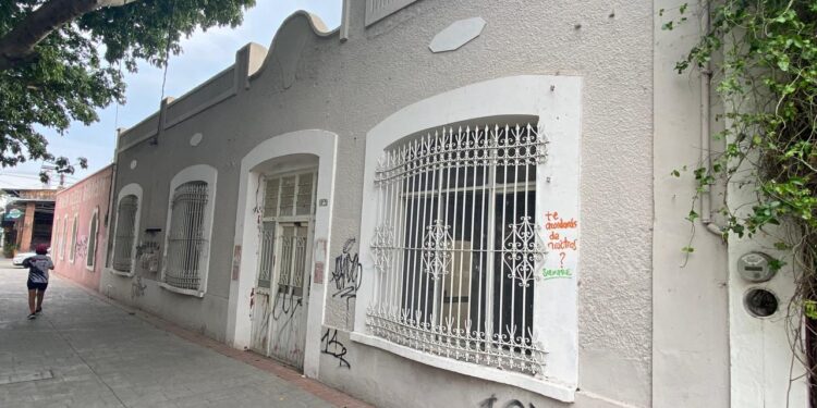 Luces y sombras del Paseo Alameda Francisco I. Madero (El 17) de Cd. Victoria, Tamaulipas