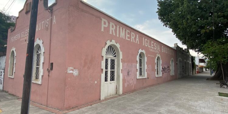 Luces y sombras del Paseo Alameda Francisco I. Madero (El 17) de Cd. Victoria, Tamaulipas