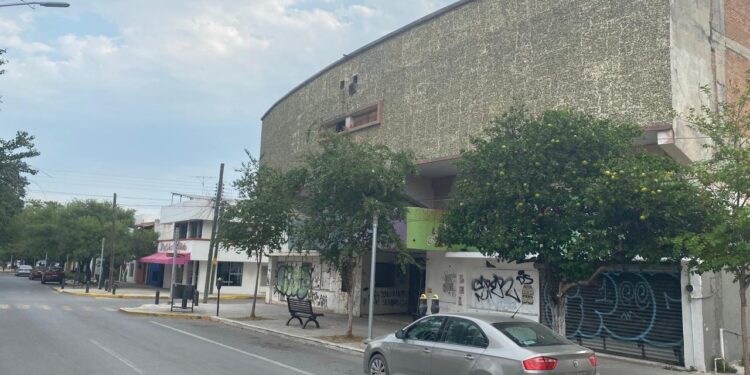 Luces y sombras del Paseo Alameda Francisco I. Madero (El 17) de Cd. Victoria, Tamaulipas