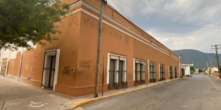 Luces y sombras del Paseo Alameda Francisco I. Madero (El 17) de Cd. Victoria, Tamaulipas