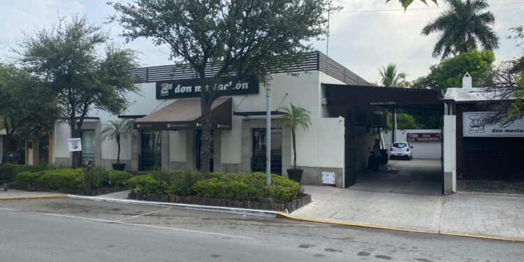 Luces y sombras del Paseo Alameda Francisco I. Madero (El 17) de Cd. Victoria, Tamaulipas