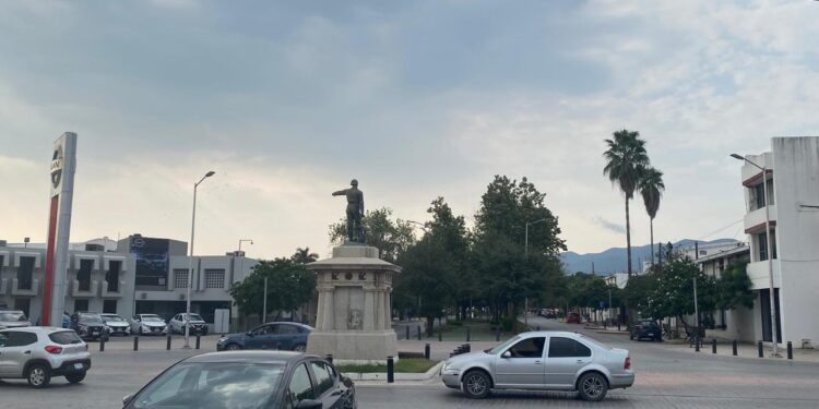 Luces y sombras del Paseo Alameda Francisco I. Madero (El 17) de Cd. Victoria, Tamaulipas