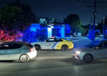 Ejecutan a dos jóvenes que viajaban en un vehículo por calles de Monterrey