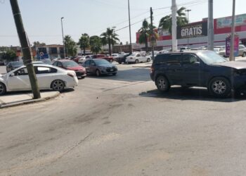 Omite alto en crucero 16 y Olivia Ramírez, provocando fuerte choque