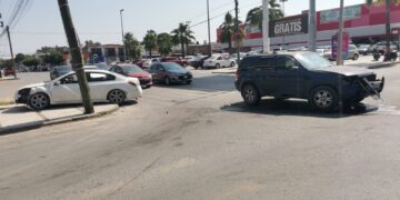 Omite alto en crucero 16 y Olivia Ramírez, provocando fuerte choque