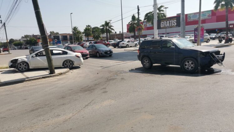 Omite alto en crucero 16 y Olivia Ramírez, provocando fuerte choque