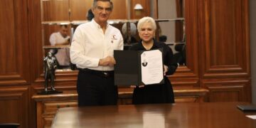 Entrega gobernador de Tamaulipas Fiat a seis notarios públicos acreditados