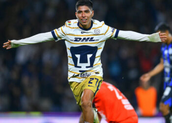 Pumas derrota 2-0 a Querétaro y está a un paso de asegurar Liguilla directa