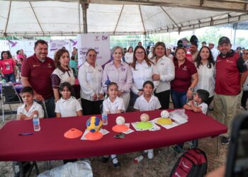 Lleva María de Villarreal la brigada “Transformando Familias” a Cruillas y Méndez