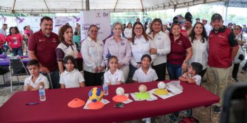 Lleva María de Villarreal la brigada “Transformando Familias” a Cruillas y Méndez