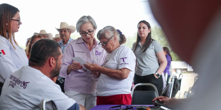 Lleva María de Villarreal la brigada “Transformando Familias” a Cruillas y Méndez