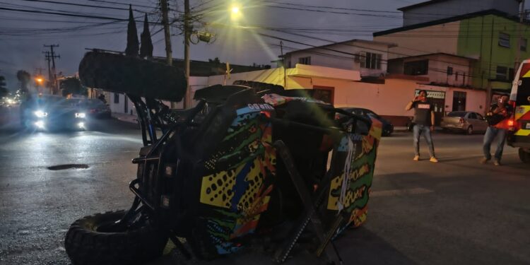 Choque con volcadura en el crucero del 10 y Aldama de Cd. Victoria