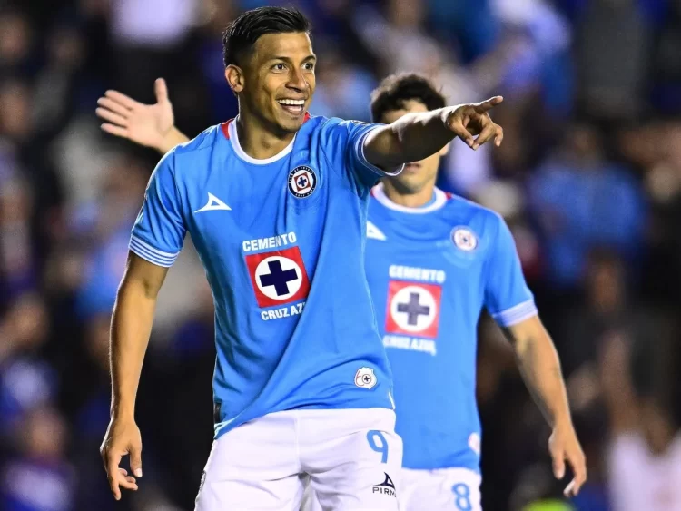 Cruz Azul impone récord de puntos en Liga MX con gol al 90+7′