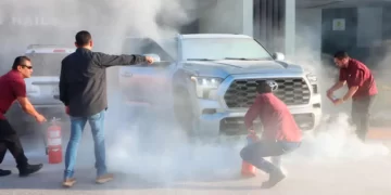 Se incendia camioneta en que viajaba Gerardo Fernández Noroña en gira por Tamaulipas