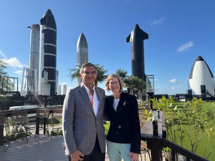 Visita gobernador Américo Villarreal empresa  SpaceX en Texas