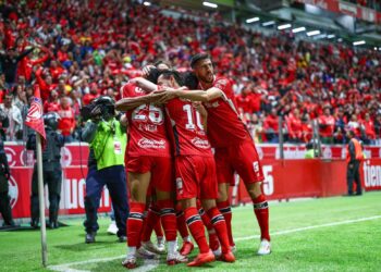 Toluca golean 4-0 a las Águilas del América y pone en riesgo su pase a la liguilla