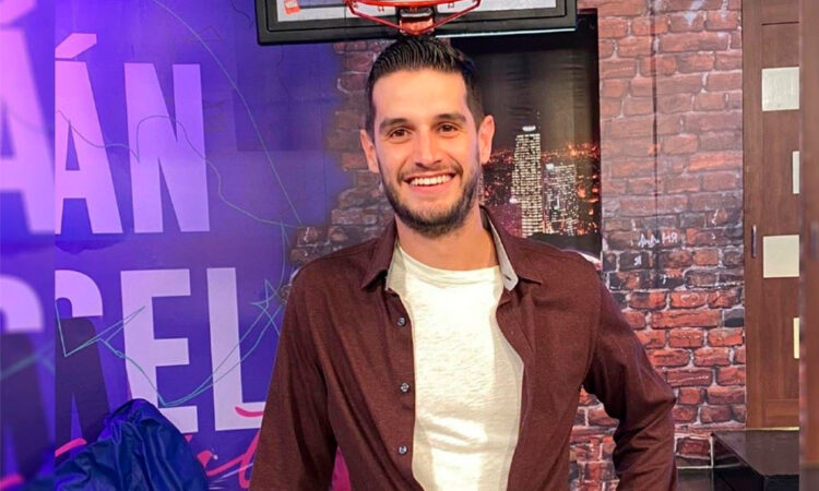 Adrián Marcelo se une a Twitch y consigue 35 mil seguidores