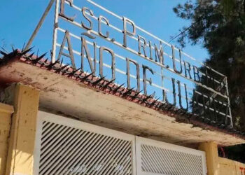 Alumno de primaria acciona arma en clase en Torreón