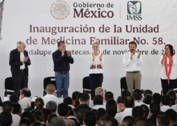 Claudia Sheinbaum reconoce a Zoé Robledo y destaca su labor en el IMSS y el IMSS Bienestar