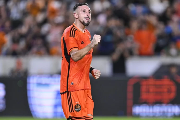 Héctor Herrera sancionado por la MLS tras incidente con árbitro