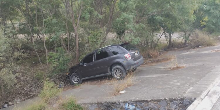 Por correlón, conductor termina en el río San Marcos