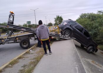 Por correlón, conductor termina en el río San Marcos