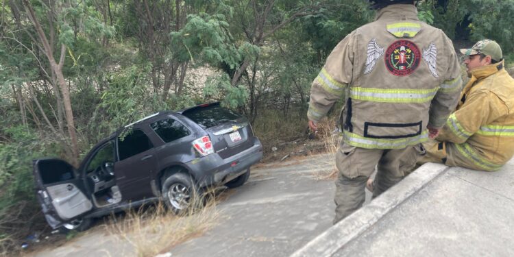 Por correlón, conductor termina en el río San Marcos