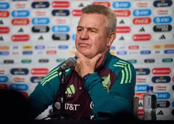 Romo, Vásquez y Alvarado, hombres clave de Javier Aguirre