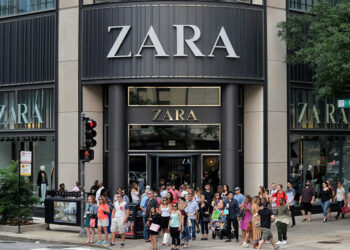 Dueño de Zara dona millones a víctimas de inundaciones