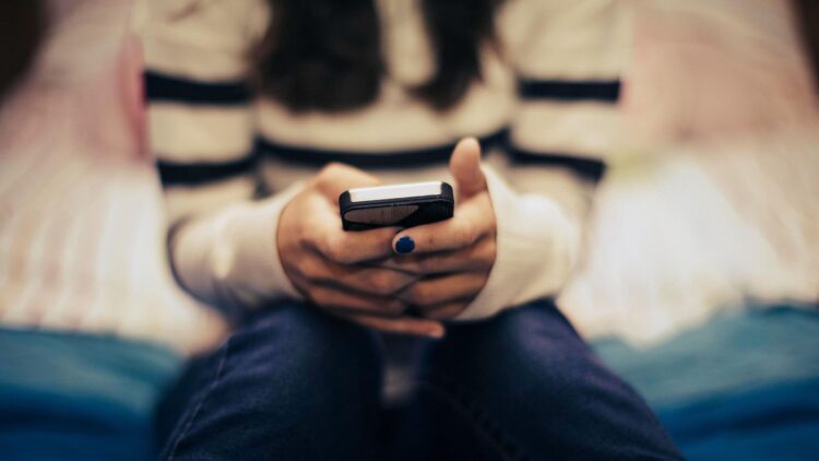 Australia prohibe a menores acceso a redes sociales