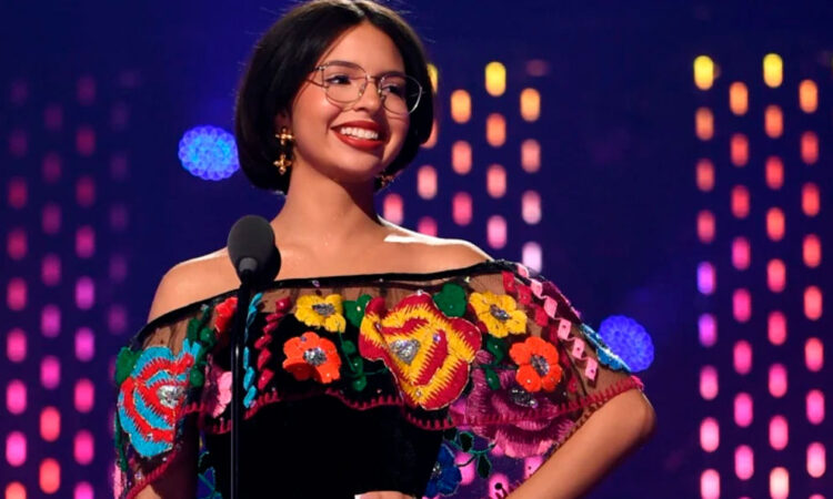 Ángela Aguilar: “Busco ser un ejemplo para las niñas”