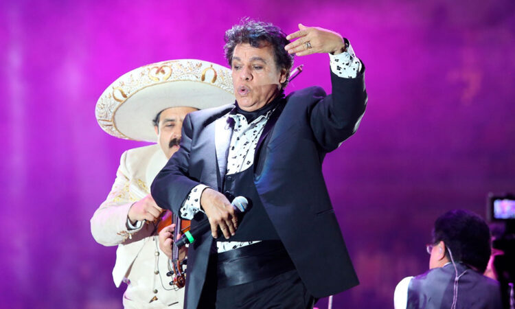 Juan Gabriel inspira una nueva colección de ropa de diseñador