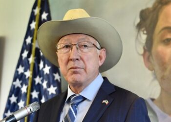 EU respalda a Ken Salazar tras críticas a seguridad en México