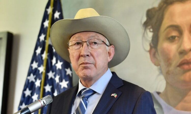 EU respalda a Ken Salazar tras críticas a seguridad en México