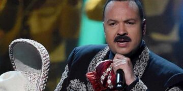 Pepe Aguilar defiende a Ángela ante críticas y abucheos