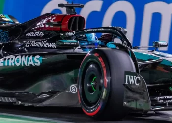 Pole position en Las Vegas: Russell brilla, Pérez queda fuera en Q1