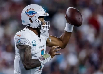 Tua Tagovailoa lidera victoria de Dolphins sobre Rams